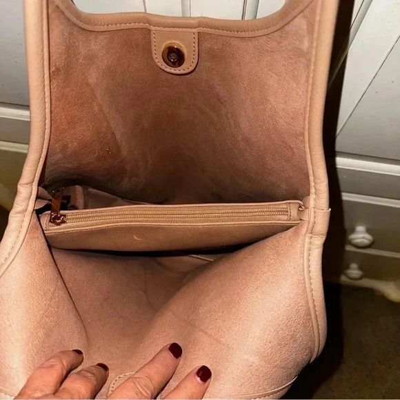 NWOT Beige Faux Leather Handbag with Suede Interior and removable pouch - Picture 3 of 4